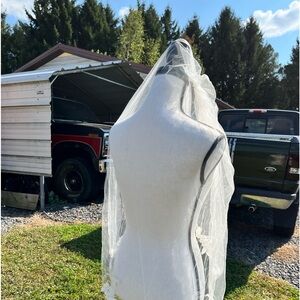 Wedding veil, brand new white, very beautiful